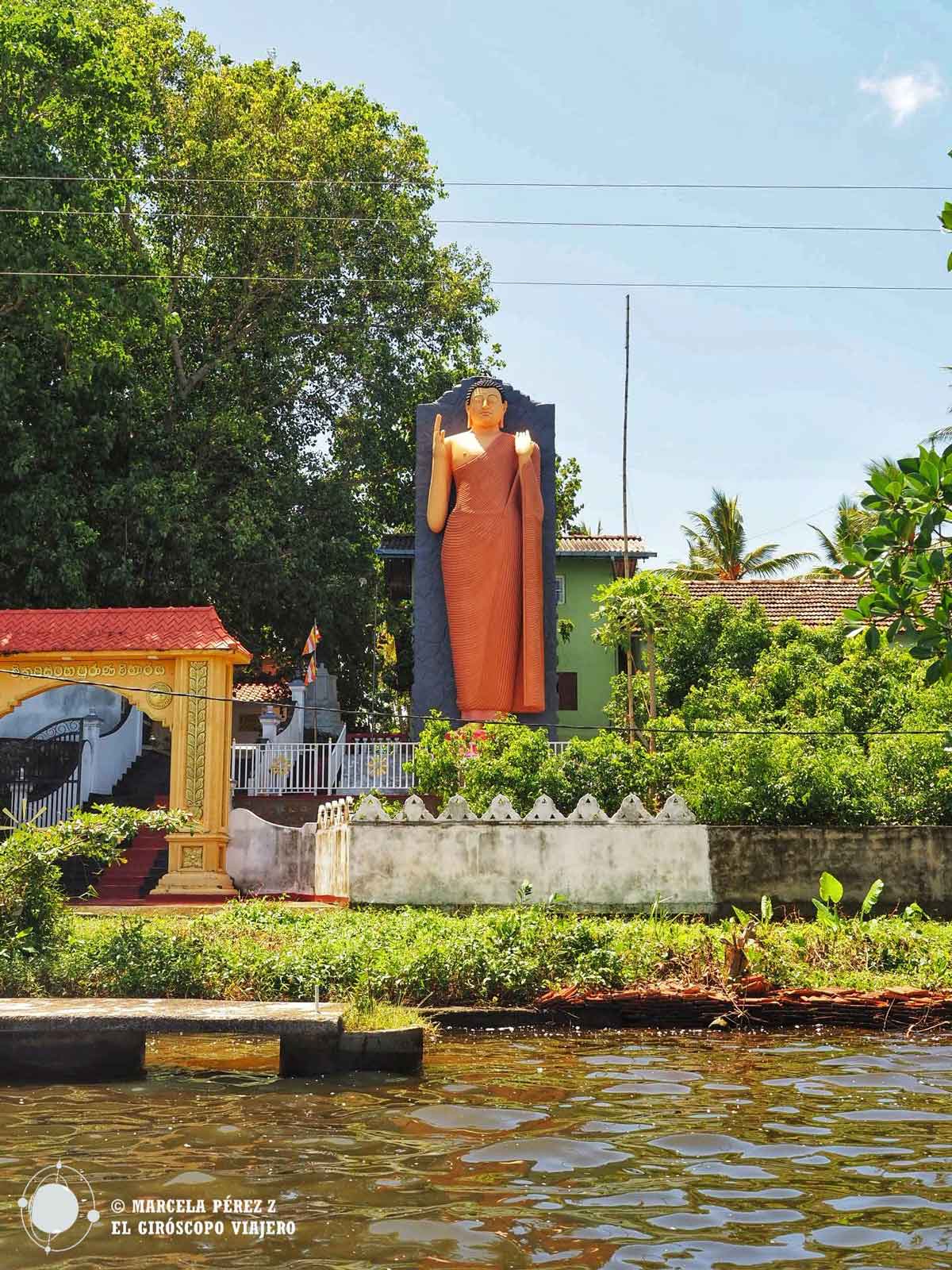 Templo Budista Kothduwa. Safari del río Maddu Ganga